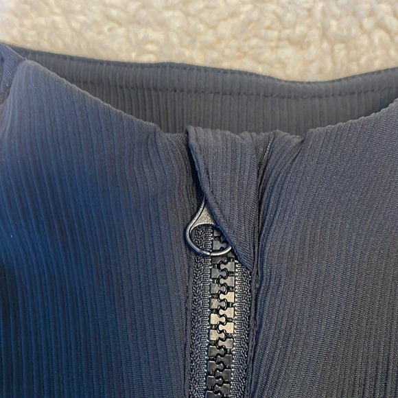 90 Degree by Reflex Cropped half zip - Picture 9 of 10